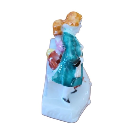 Vintage - 1945 - 1952 Occupied Japan Colonial Couple‎ Figurine - Picture 3 of 7